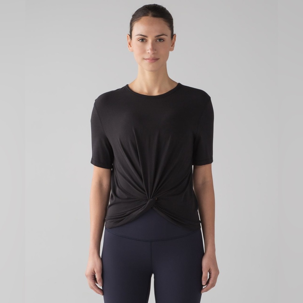 Lululemon Crescent Front Twist Tee | Size 6 Black